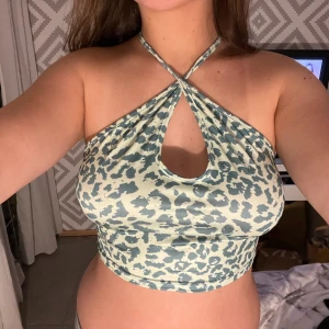 Söt leopard topp - Stretchig och inte genomskinlig , jättebekväm 