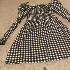 Rutig klänning  - Har testat den 1gång weldigt stretchig passar m