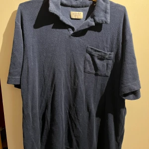 Frotté Blå Gabba - Säljer en oanvänd piké från GABBA, i materialet Frotté. Endast provad, i storlek L! 