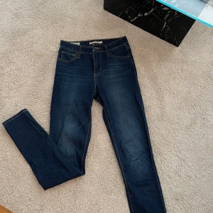 Levis jeans 721 High Rise skinny  - Storlek 26, passar S 