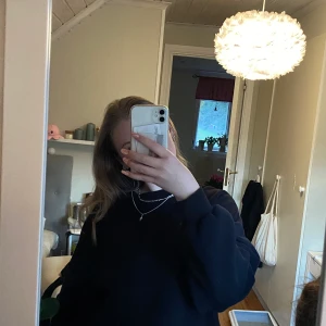 Basic tröja från Gina Trocot  - Ganska urtvättad och därav har färgen försvunnit lite🖤storlek S Har älskat denna och använt väldigt mycket🖤 100kr men kan diskuteras och köparen står för frakten🖤