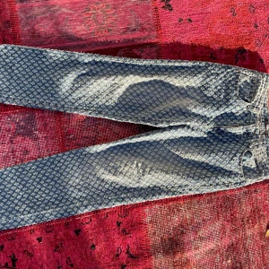 Jaded ldn jeans - Säljer dessa jaded london ripped jeans, sjukt bra statement peice och bra kvalite, och har använts ett fåtal gånger (pris går att diskuteras)