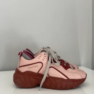 Acne Manhattan - 38 - Så fina skor från Acne i stl 38. Kommer tyvärr inte till användning. 