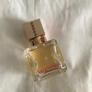 Voce Viva Valentino 30ml parfym - 30ml oanvänd Valentino parfym. Nypris 700kr.
