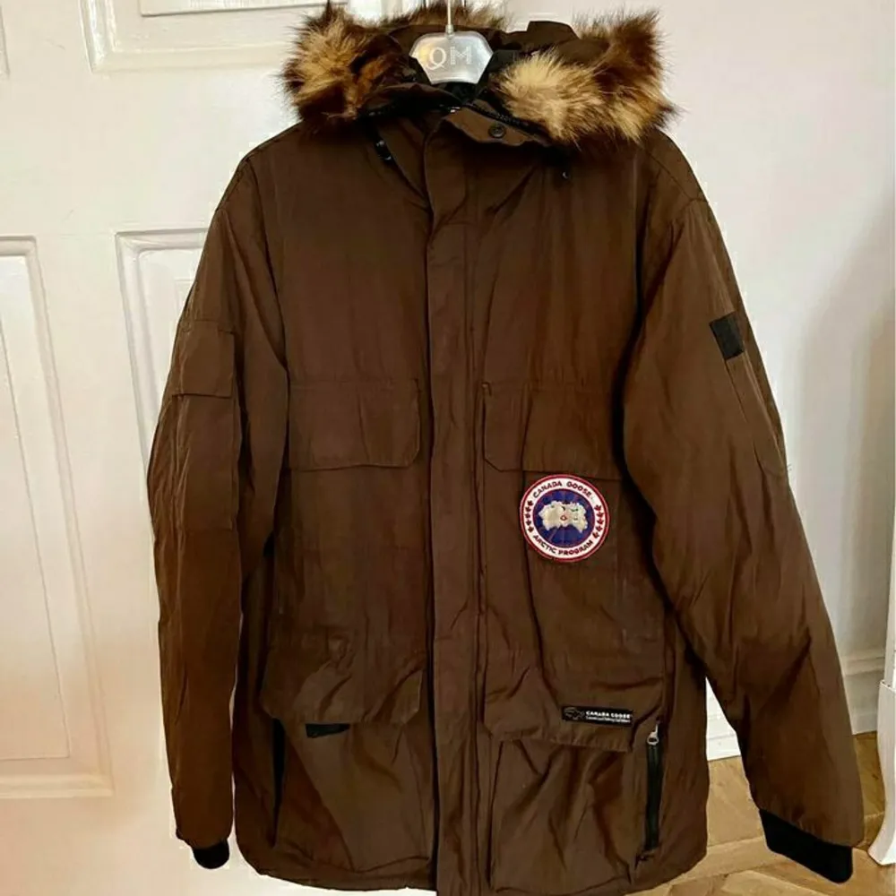 Säljer min Canada Goose jacka då jag inte använder den mer, inköpt för några år sen men i bra skick! Finns i Helsingborg att hämta  . Jackor.
