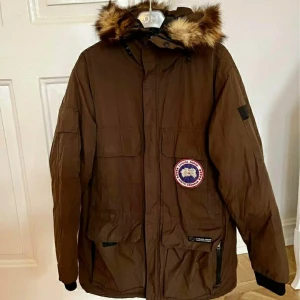 Canada Goose vinterjacka  - Säljer min Canada Goose jacka då jag inte använder den mer, inköpt för några år sen men i bra skick! Finns i Helsingborg att hämta  