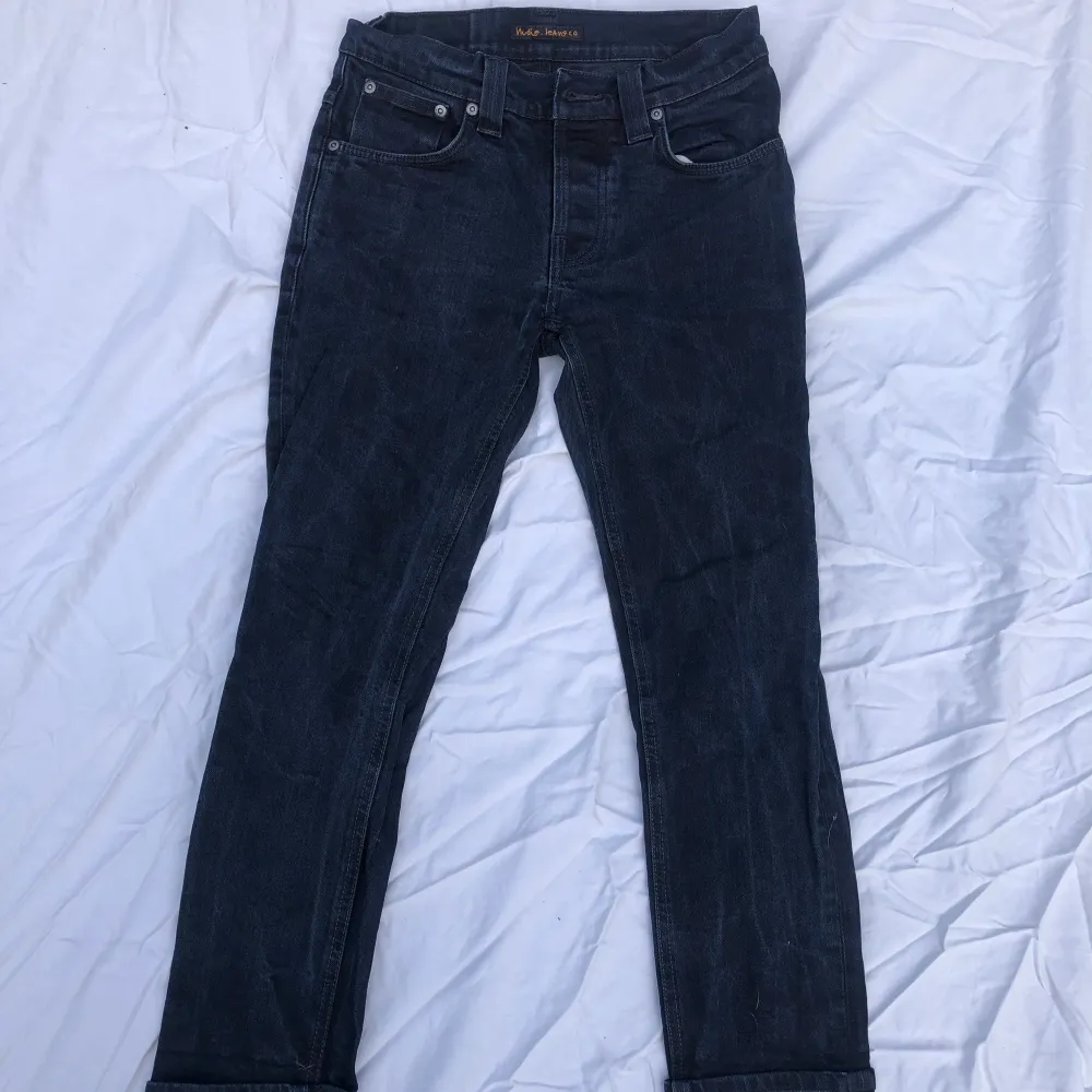 Nudie jeans i strl w30 l32 Fint men använt skick . Jeans & Byxor.