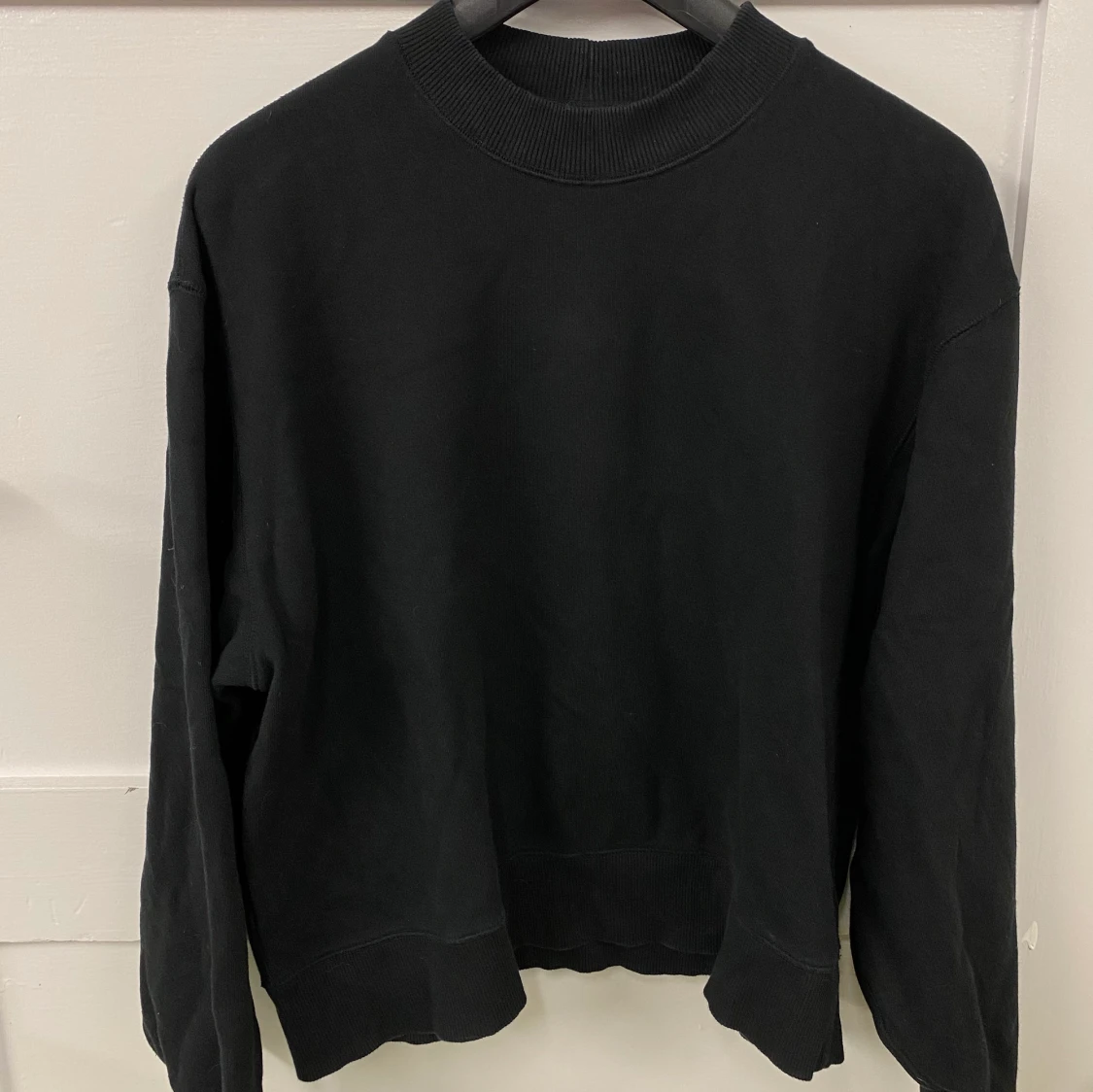 Svart tjocktröja 