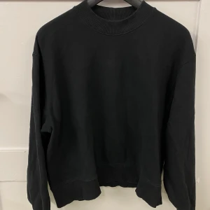 Svart tjocktröja  - Sparsamt använd svart tjocktröja 
