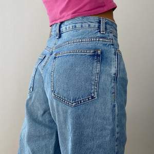 high waisted jeans från weekday! är 165cm