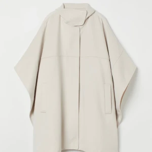 Capejacka beige - It’s a brand new capejacka from H&M. Never worn. I bought it 400 kr, selling it for 200 kr + post (shipping).