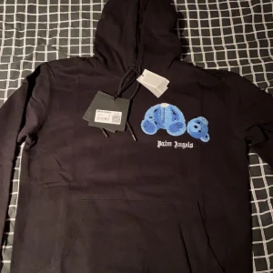 Palm Angels hoodie - En ny Palm Angels hoodie i riktigt bra skick. Använd 3 gånger. Storlek S. Köpt från farfetch för 620€.