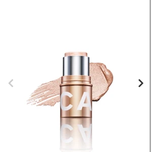 Smink  - Säljer min champagne highlighter stick från caia som är helt oanvänd ❣️(köptes för 225)