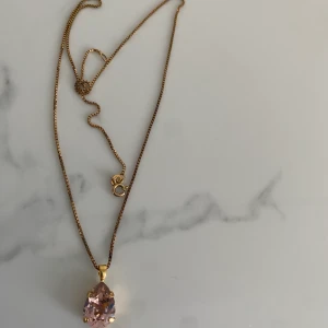 Caroline svedbom halsband  - Säljer denna fina halsband oanvänd. 200kr