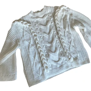 Rory Gilmore sweater  - Stickad tröja med Olssons armar, säljer för att den är lite stor på mig och den är nästan helt ny. Priset är INKLUSIVE frakt. Skriv om fler bilder eller frågor💕