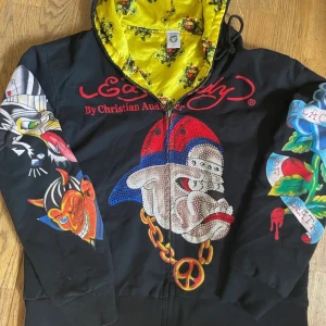 Ed hardy - Säljer min ed hardy zip hoodie, super fint skick och inte mycke använd alls