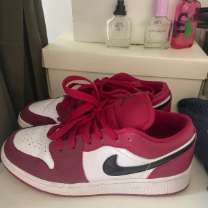 Skor - Säljer dessa jordans, använt ett få antal gånger. Så gott skick!!