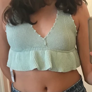 Fest-topp från zara - Säljer en oanvänd och superfin fest-topp från Zara, som man kan knyta på olika sätt!!