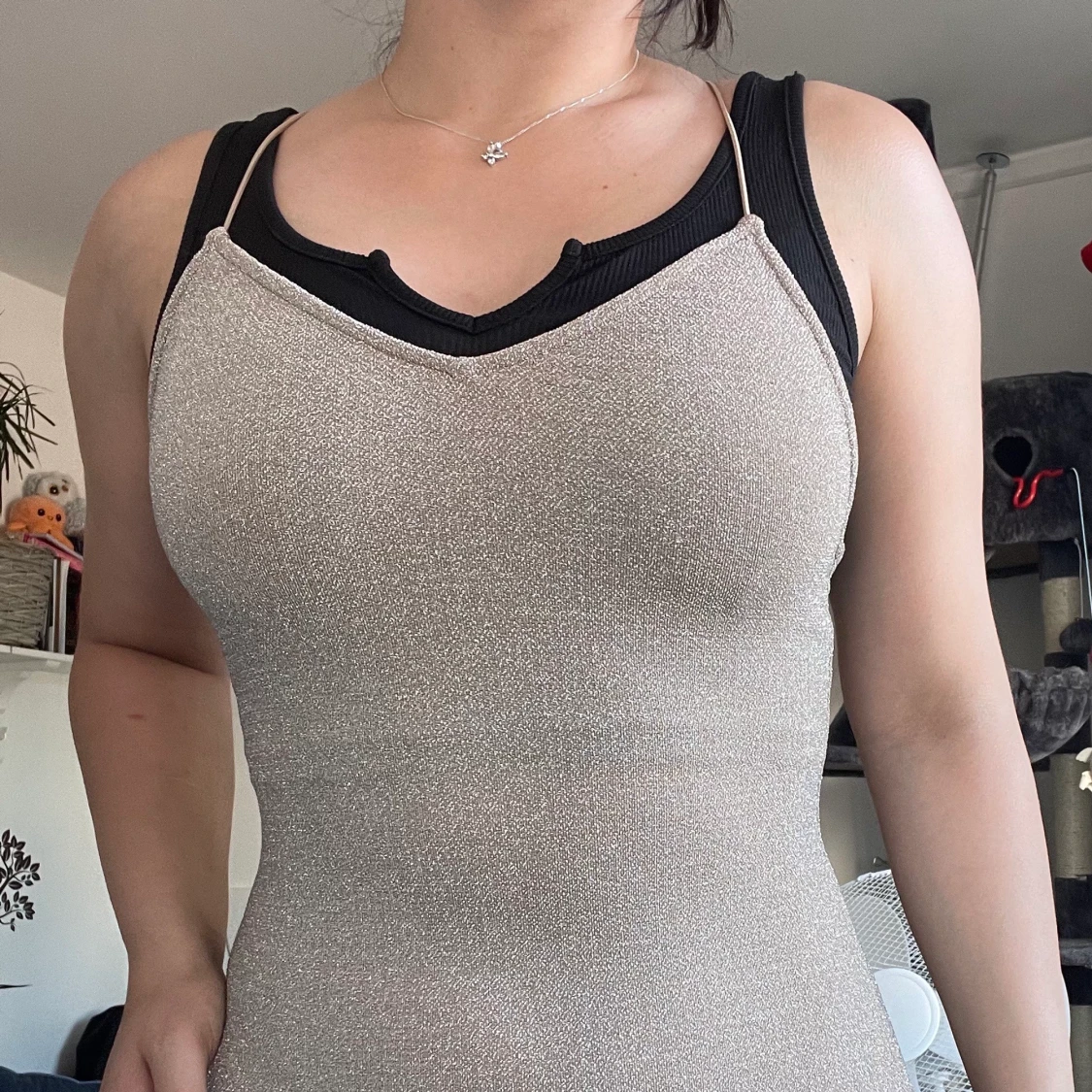 klänning beige glittrig