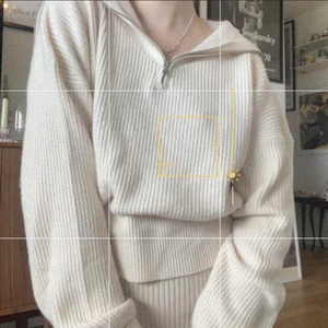 Zipper sweater - Small: 2st Medium: 4st Large: 2st Färgen är ungefär mjölkvit