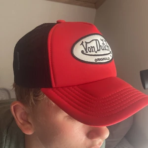 Von dutch keps - Skick 10/10 Använt 1 gång  Nypris 299 kr