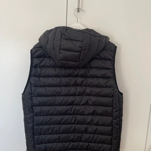 Barbour väst - Säljer en barbour väst använd fåtal gånger