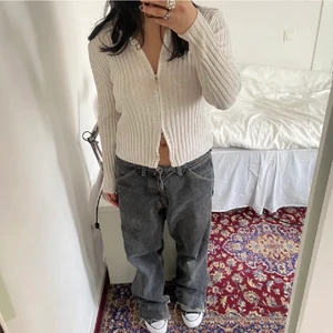 Retro stickad  - Stickad kofta jag köpte här på plick men har aaaallllttt för mycket med kläder!!!