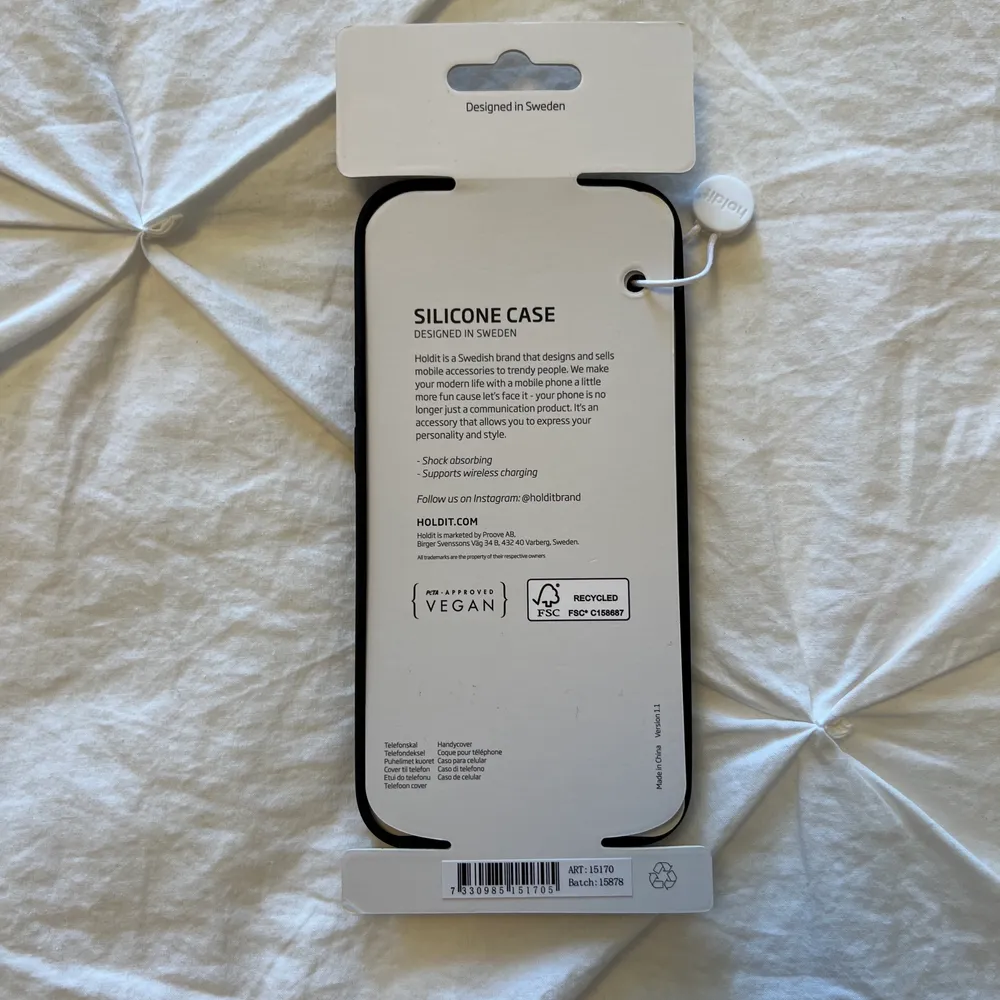Ett helt nytt oanvänt Holdit skal i färgen svart, för iPhone 13 Pro.   Betalning via Swish Köparen står för frakt på 13kr.. Accessoarer.