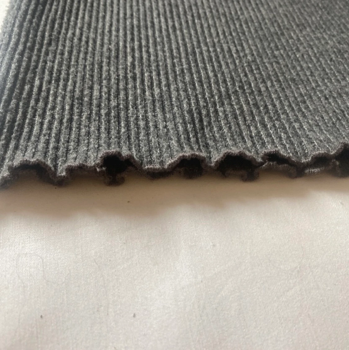 Halvpolo med fina detaljer - 90