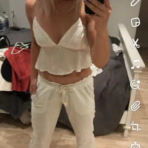 Topp  - Säljer denna jätte fina topp, verkligen min favorit men har inte kommit till användning😔 strl M men passar mig som är Xs/S🥰 säljer för 80k+frakt alternativt efter överenskommelse😊