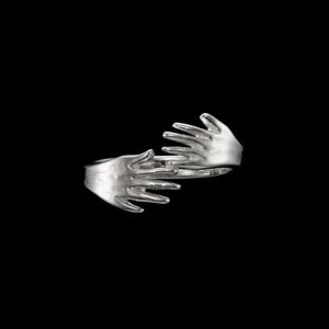 maria nilsdotter dare ring - dare ring från maria nilsdotter!! endast intressekoll. skulle också kunna byta mot någon annan maria nilsdotter ring💖💖💖