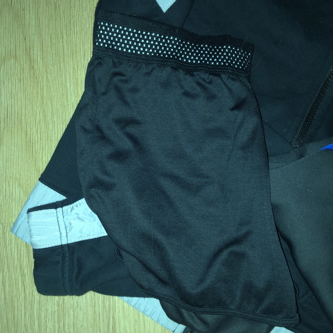 Nike hoddie, Nike shorts och Adidasbyxor  - 91