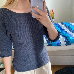 Blå stickad tröja  - fin stickad tröja