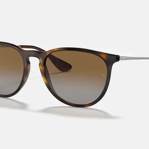 Ray Ban Solglasögon  - Säljer mina knappt använda Ray Ban solglasögon. Nypris 1400kr.