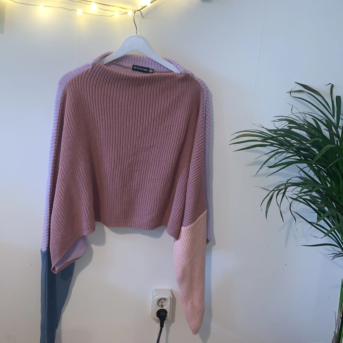 PrettyLittleThing Stickad Tröja ❤️