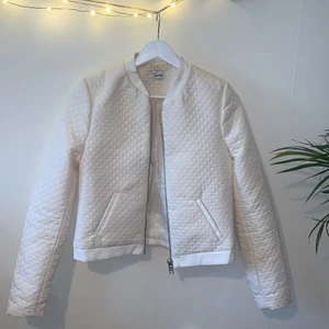 Jacka från Pimkie Frankrike ❤️ - Den här jackan köpte jag i Cannes Frankrike för några år sen, men knappt använd. Det är storlek 34 ❤️ ~