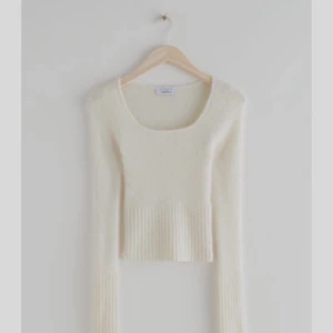 Fitted alpaca knit top  - Slutsåld på other stories, nypris 690kr. Använd max en gång 🦋🦋 Kan mötas upp eller skicka Frakt tillkommer 