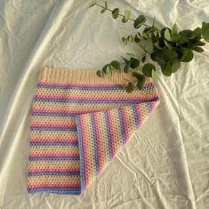 Virkad kjol - Egengjord kjol i väldigt fint mönster! Mycket trendig och somrig! 