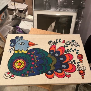 Tavla  - Tavla med färgglatt motiv 