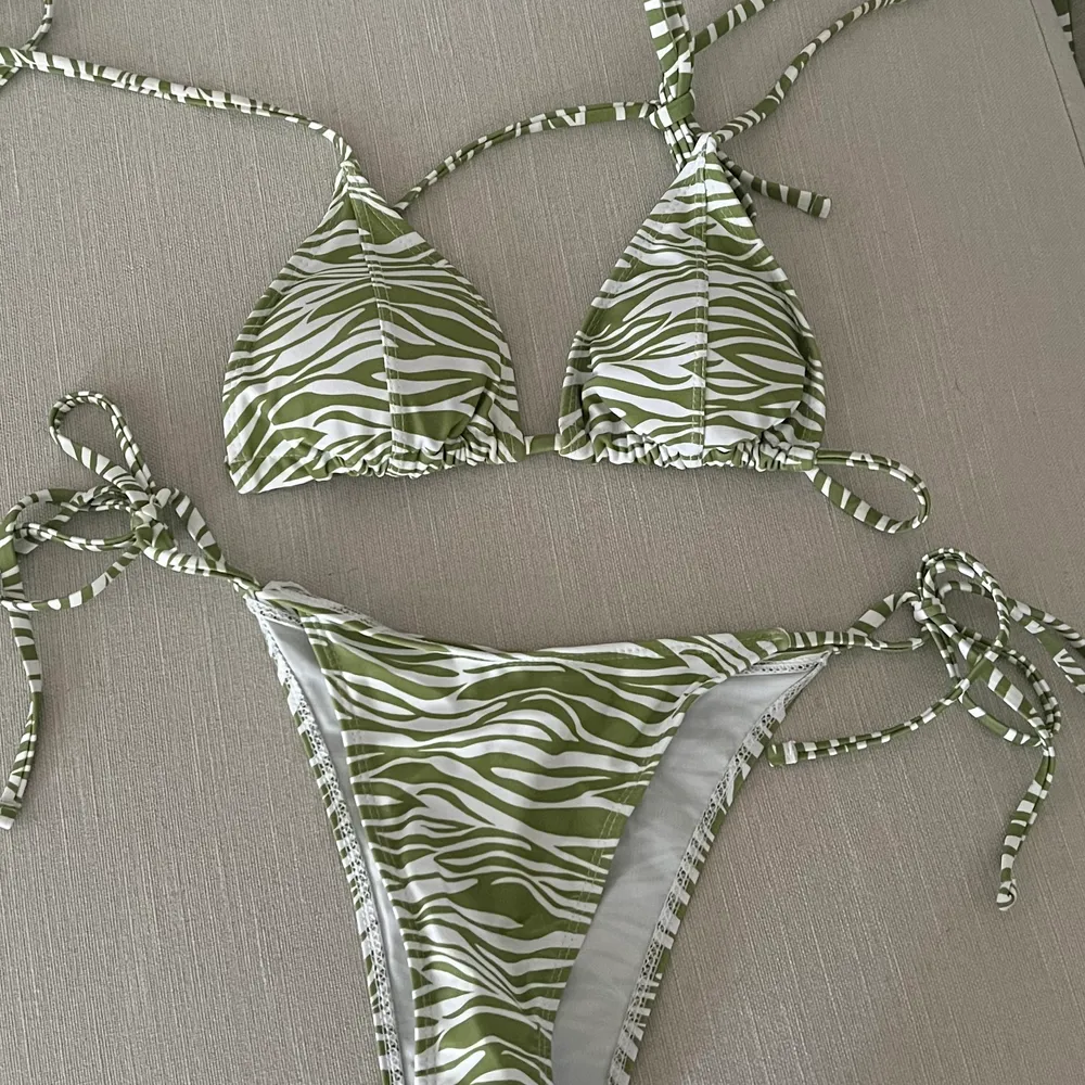 Grön zebramönstrad bikini storlek M. Övrigt.