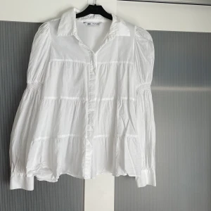Blus - Blus/skjorta från zara, passar även S