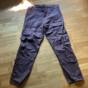 Cargos byxor från Boohooman large - Condition: 10 inte använts något, bara urpackad ur paketet. Tts