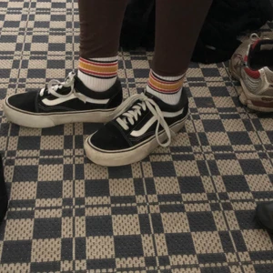 Vans med hög sula - Klassiska vans fast med lite högre sula, bra skick. 