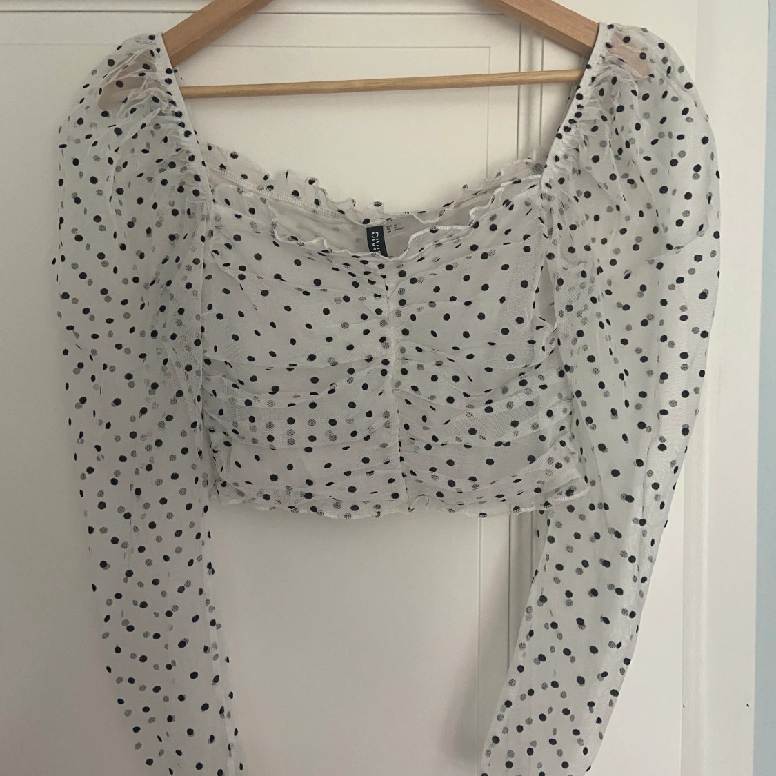 Prickig draperad topp - 90