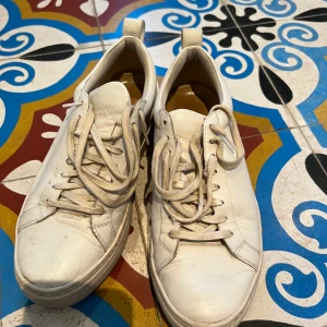 Vita sneakers - Vita sneakers i strl 38