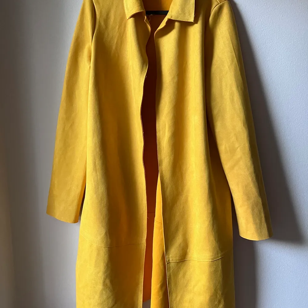 Cute Suede Yellow Coat 85% Polyester 15% Elastane. Jackor.