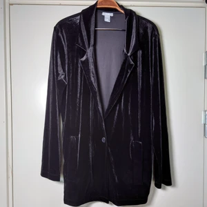 Kofta i sammet - Svart sammetskofta i elegant modell med en knapp och fickor 🌻