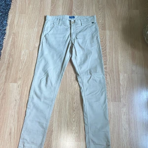 Chinos  - Säljer dessa chinos, aldrig använda, köparen står för frakten!