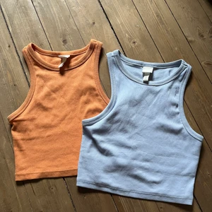 Croppade linnen - Linnen, sparsamt använda. 75kr/st Köparen står för eventuell frakt. 🌸 Den orangea är redan såld. Har ett till linne i beigt. Fråga om du vill att jag skickar bild på den också. 