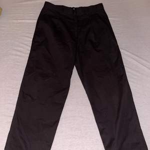 Svarta Baggy Pants. Storlek EU 30/170cm/Small